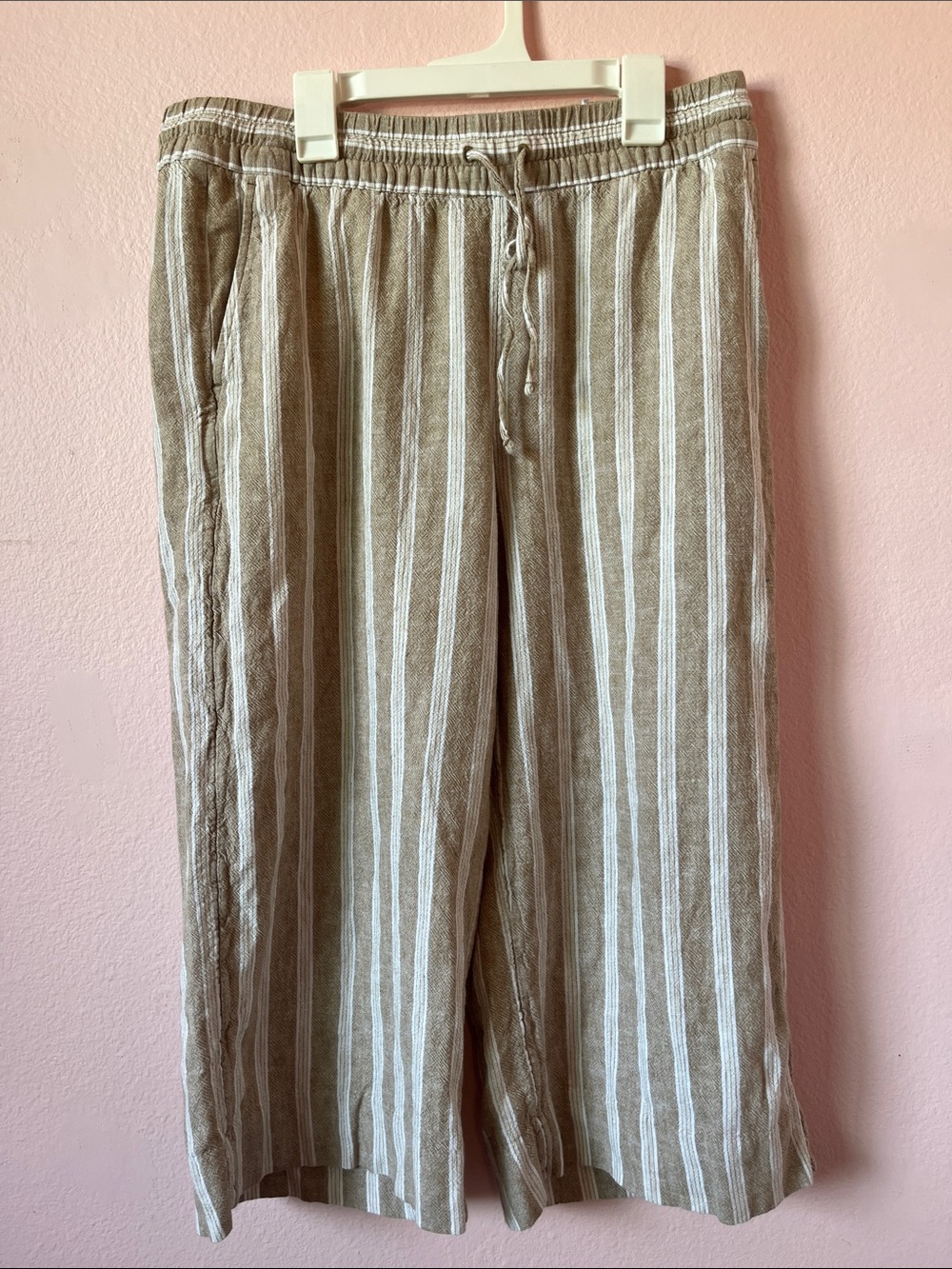 Banana Republic Beige and White Striped Cropped Linen Pants